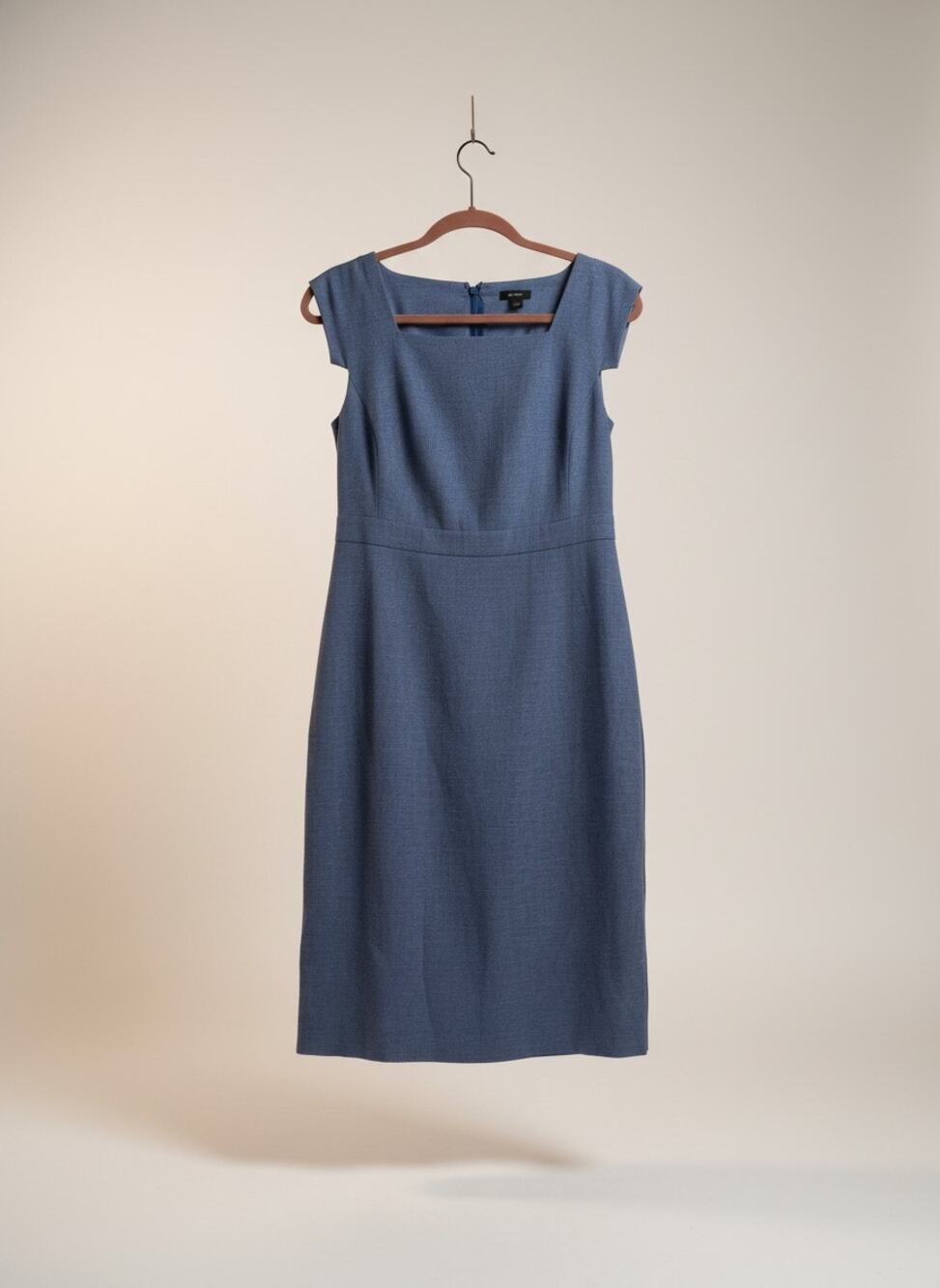 Elegant Ann Taylor Women's Blue Sleeveless Pencil Dress Size 2